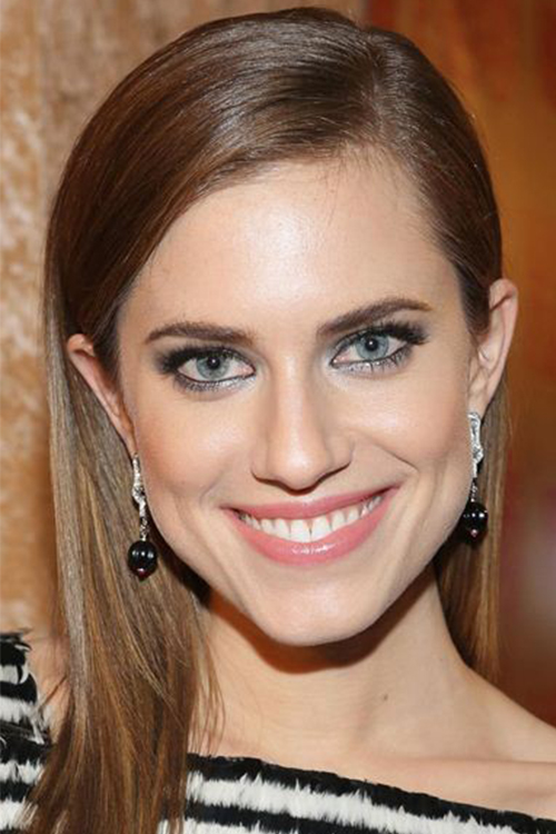 Allison-Williams-olho-esfumado-azul