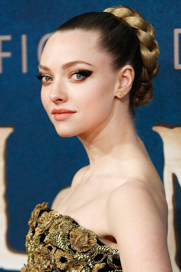 elle-wedding-hairstyles-amanda-seyfried-xln-5499806-xln